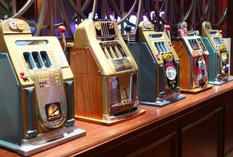 vintage slots golden gate casino